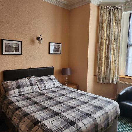 Queens Guest House Бийстън Екстериор снимка