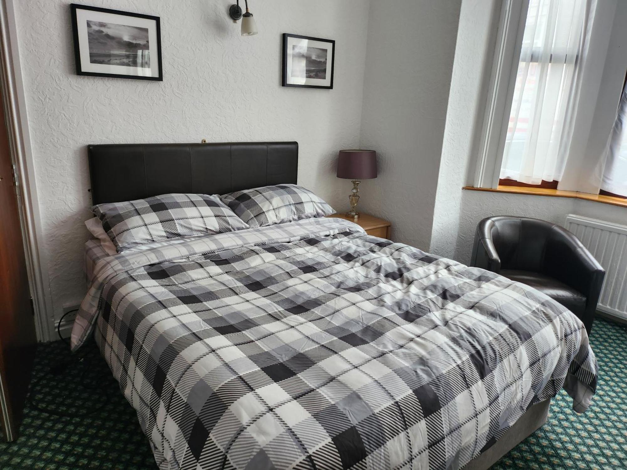 Queens Guest House Бийстън Екстериор снимка